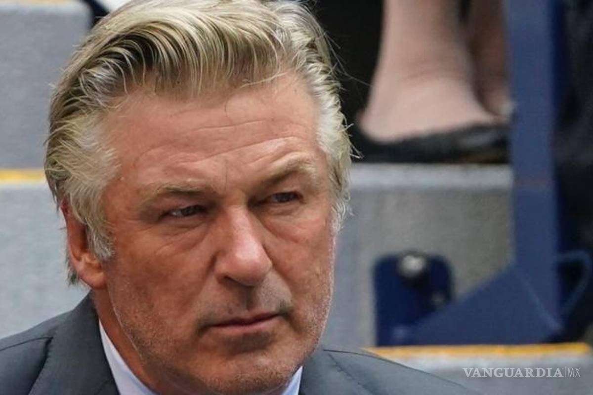 Demanda familia de Halyna Hutchins a Alec Baldwin por homicidio culposo