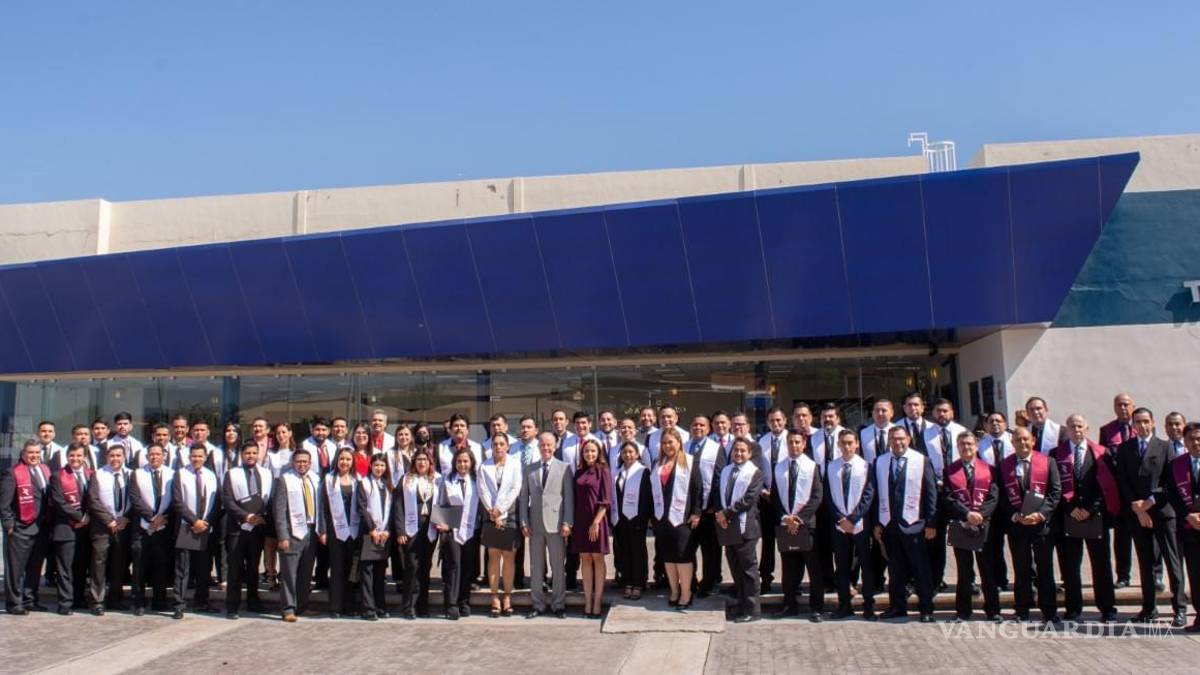 Egresan 58 profesionales de la Universidad de AHMSA en Monclova