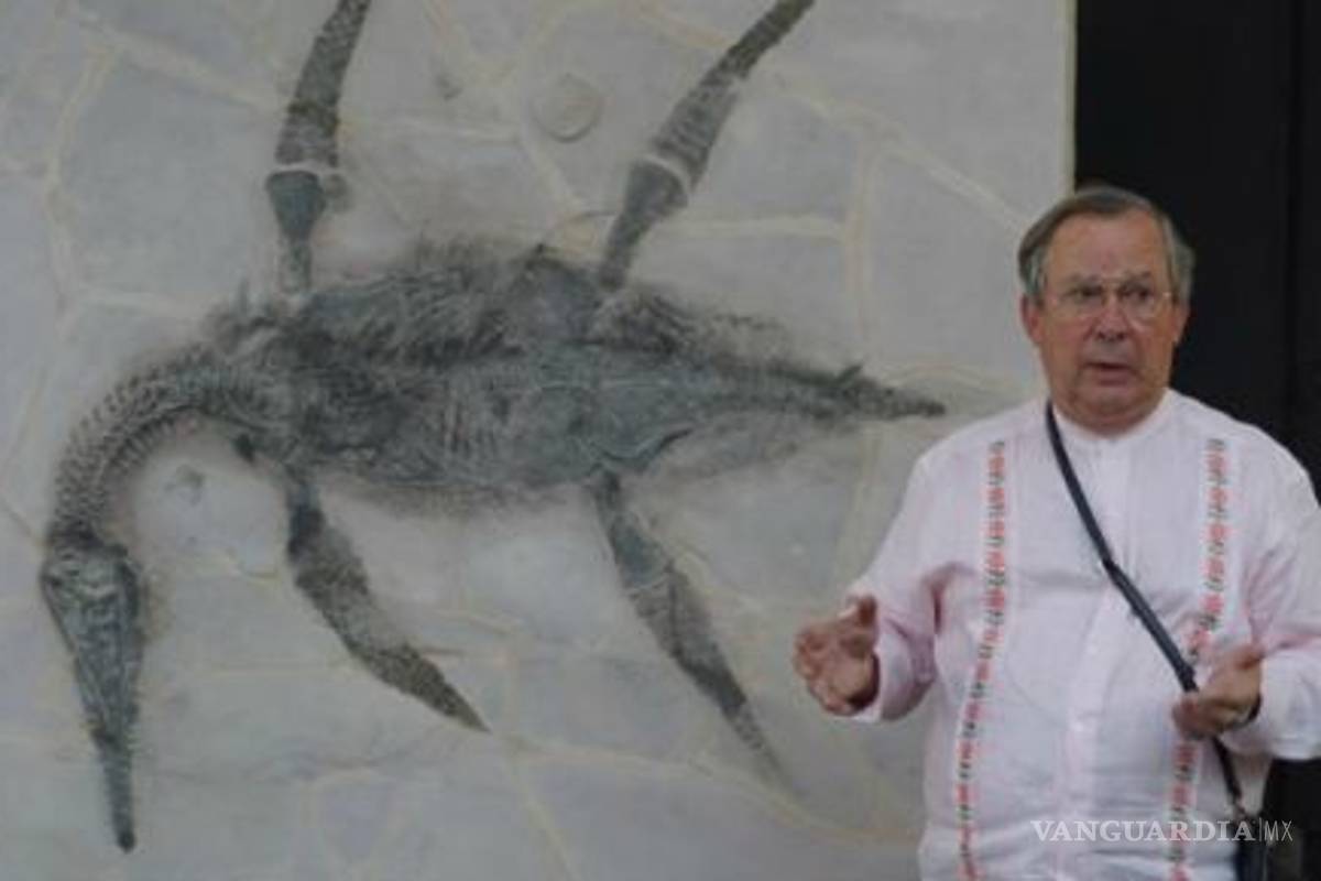 Paleontólogos bautizan a plesiosaurio como “Mauriciosarus fernandezi” por alcalde que lo descubrió