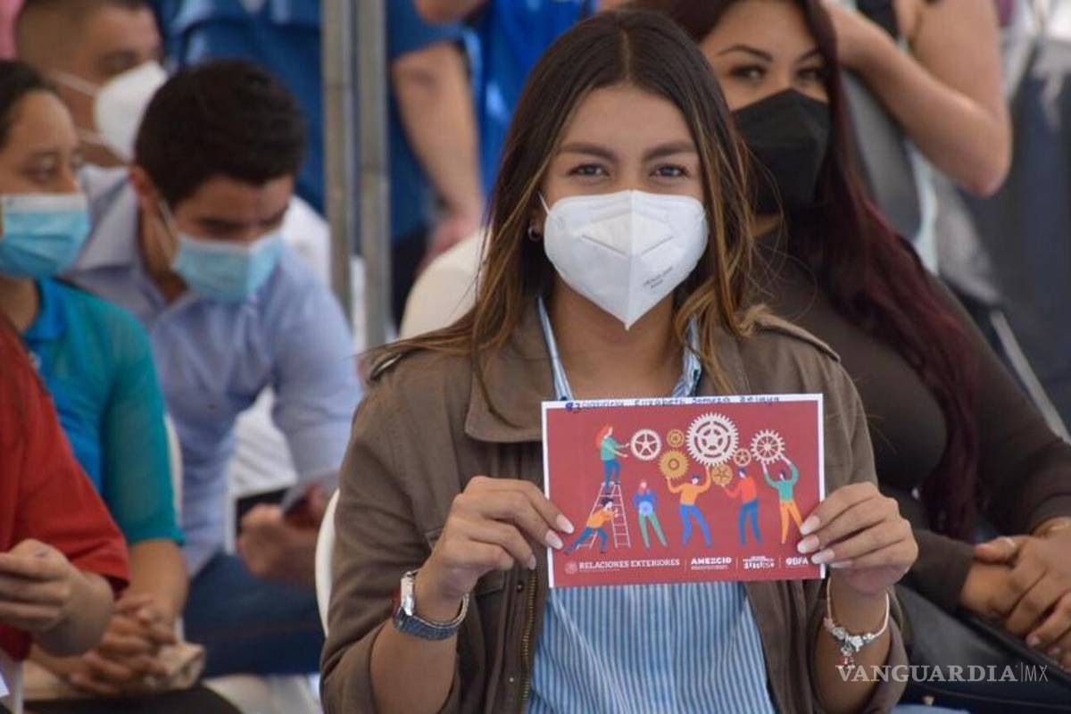 Gobierno suplió funcionarios con miles de becarios, con pago y prestaciones mínimas