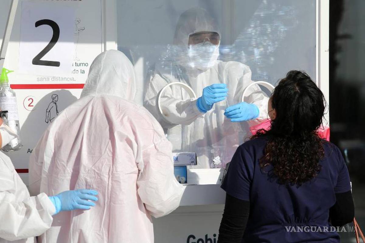 Baja un 37% positividad de pruebas de COVID-19