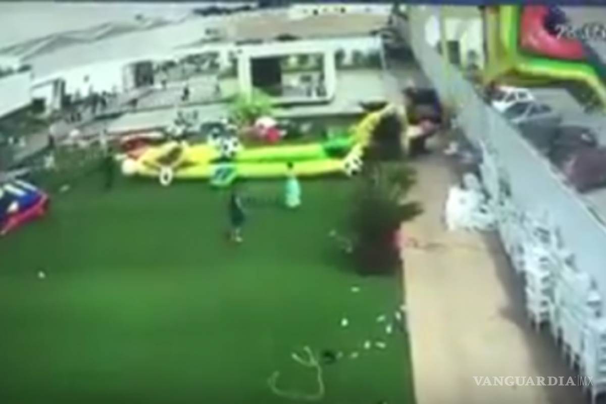 Ráfaga de viento en SLP arrastra inflables con todo y niños