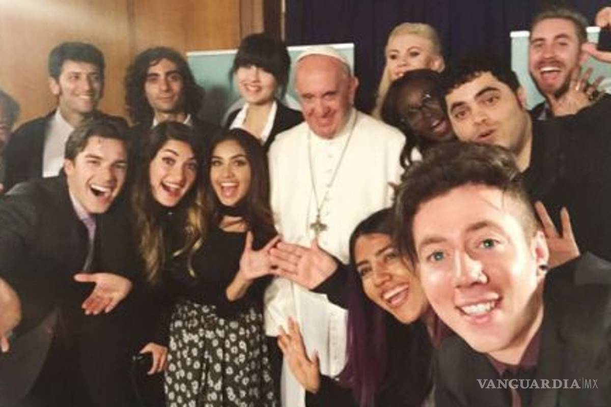 “¿Ha pensado en renunciar?”: cuestiona al Papa youtuber mexicana