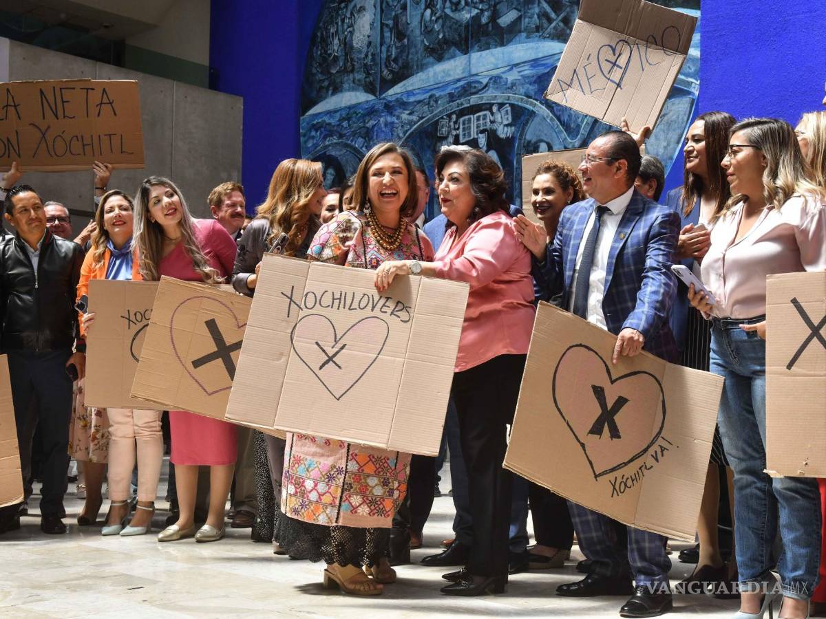 $!Xóchitl Gálvez, candidata del Frente Amplio por México, asistió a la Cámara de Diputados para manifestar su postura en relación al paquete económico para el ejercicio fiscal 2024 | Foto: Cuartoscuro