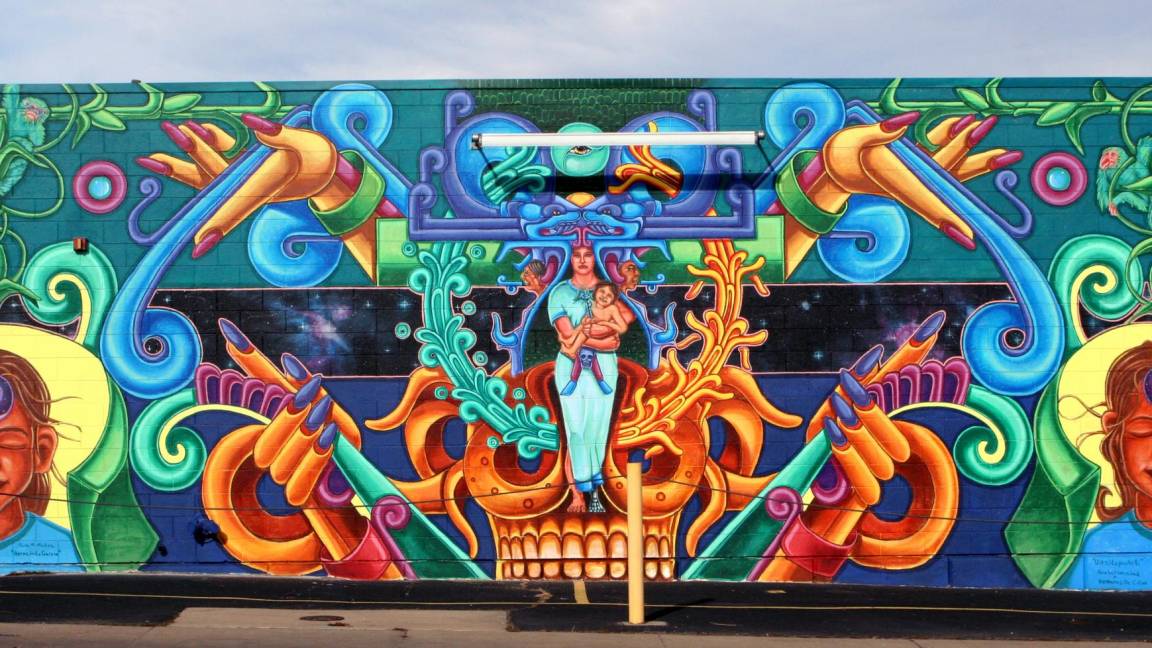 $!El mural Huitzilopochtli pintado en el 2008 por David Ocelotl García en la pared de un edificio en Denver, Colorado.