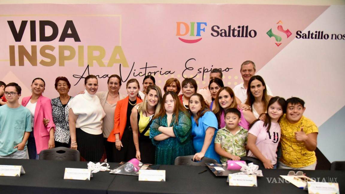 $!Su historia, que la ha llevado a participar en foros del Senado y aspirar a un escaño en el Congreso de Zacatecas, fue recibida con admiración por las autoridades presentes.