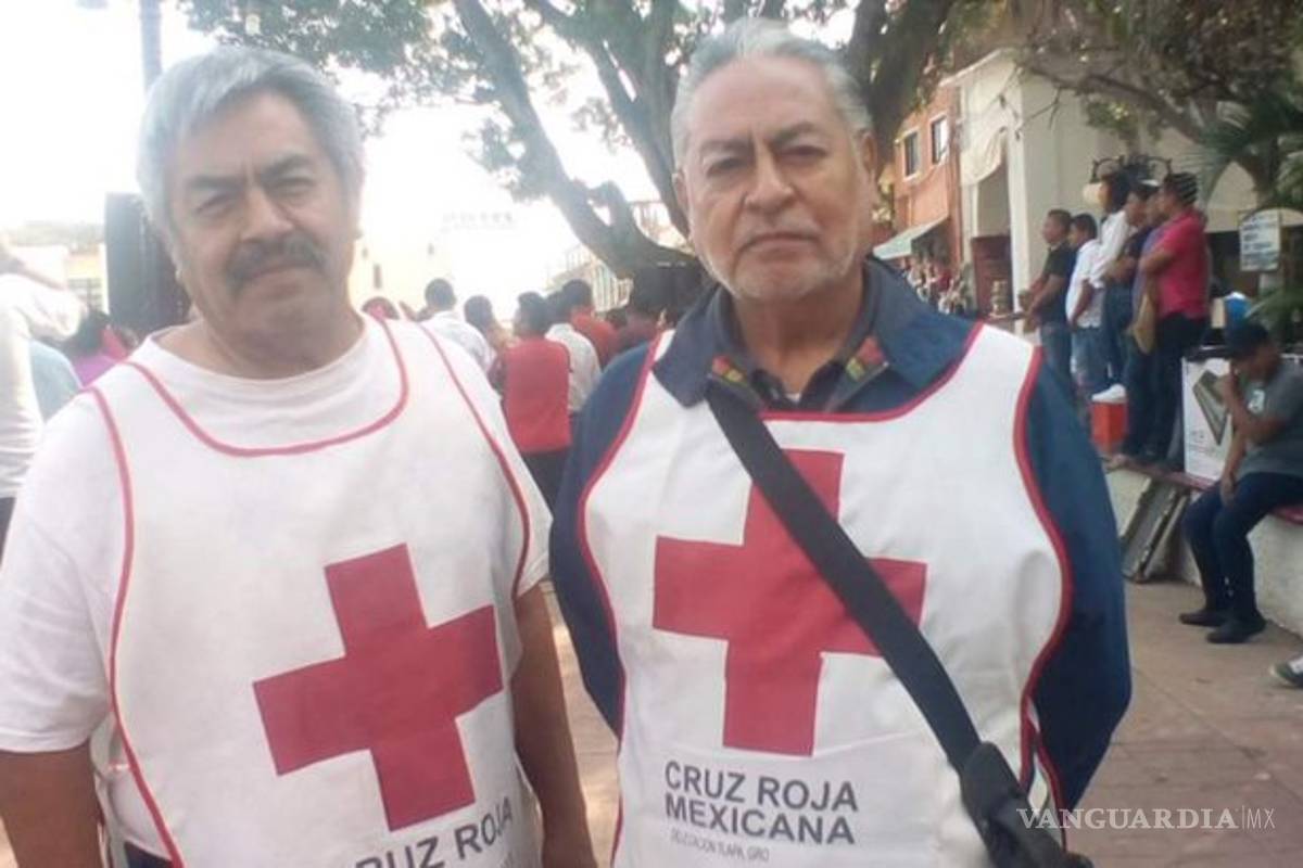 Golpean y bañan en cloro a paramédico de Cruz Roja