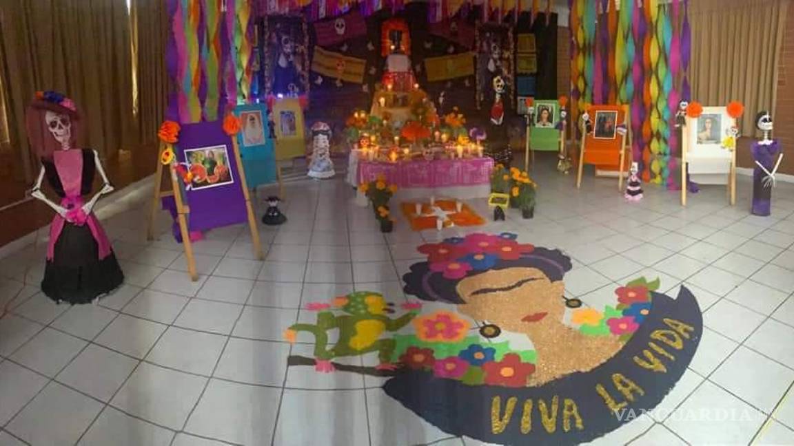 $!¿Ya viste estos altares en Saltillo? Dedicados a familiares, Walt Disney, Juan Gabriel, Cri-Cri y más (Fotos)