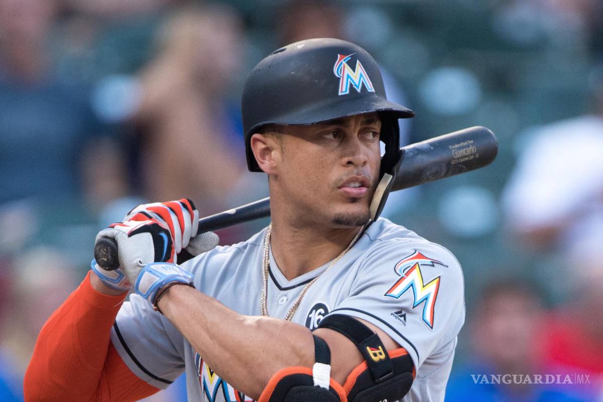Marlins atentos a cualquier oferta por Stanton
