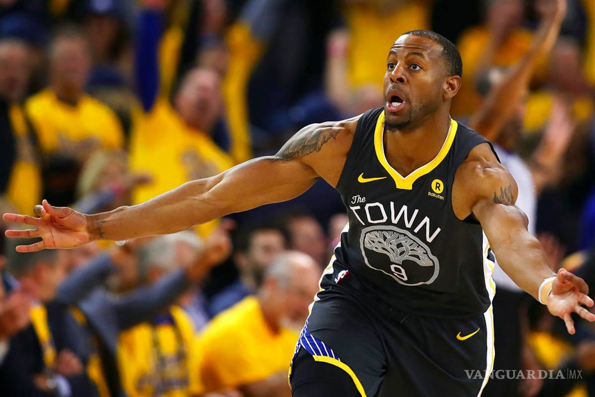 Warriors indomables y tienen en la lona a los Spurs