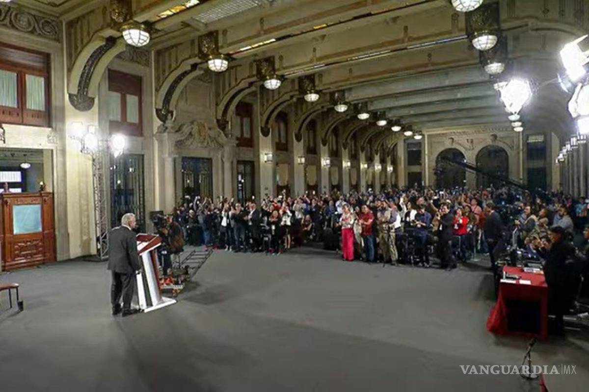 ‘Es un honor estar con Obrador’... Entre aplausos, AMLO inaugura encuentro con periodistas independientes en La Mañanera