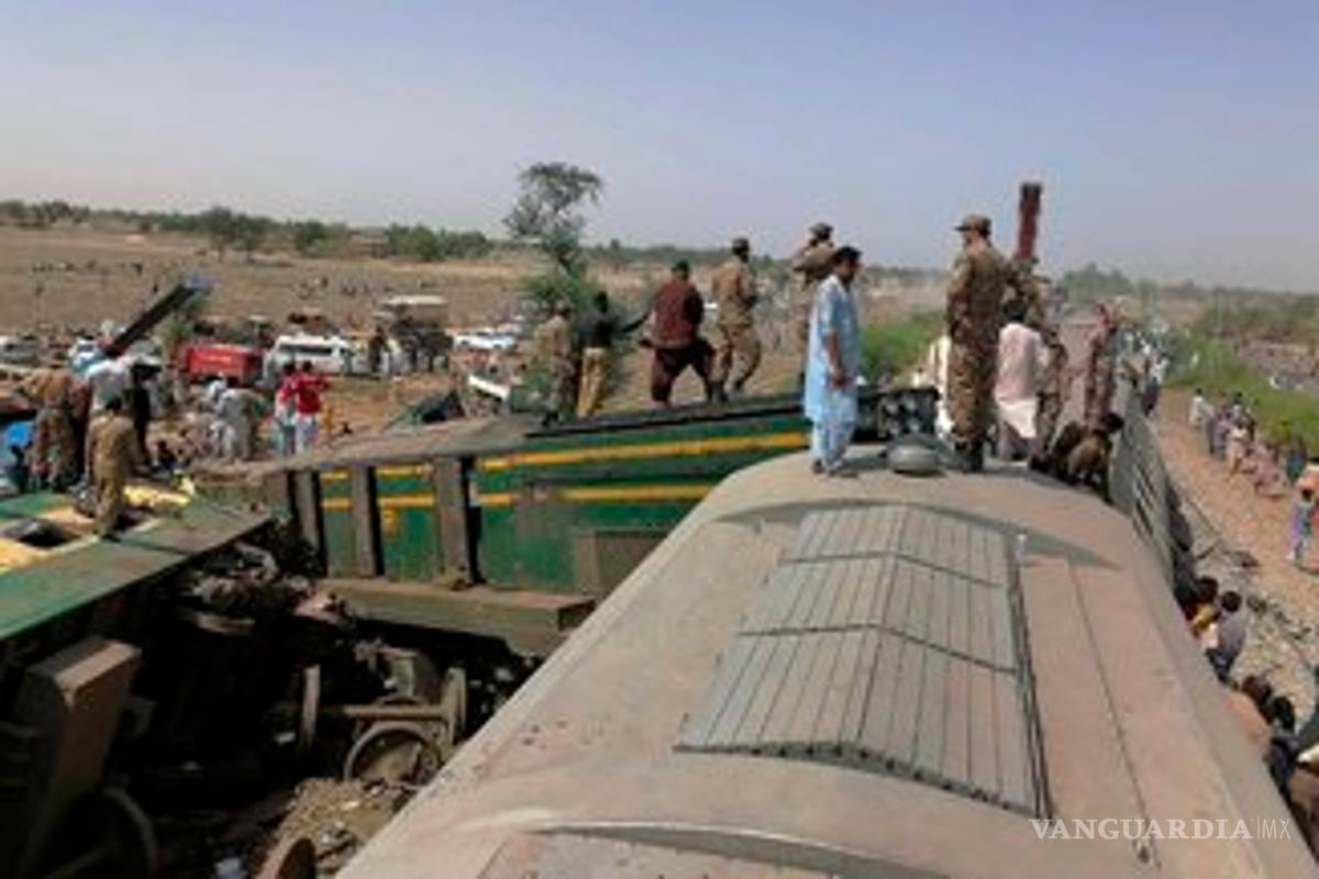 $!Choque de trenes deja 40 muertos al sur de Pakistán