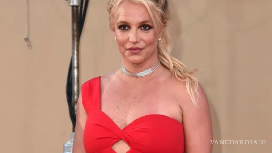 $!Una persona fue capaz de pagar 14 mil dólares por adquirir un chicle que masticó la cantante de pop en inglés.