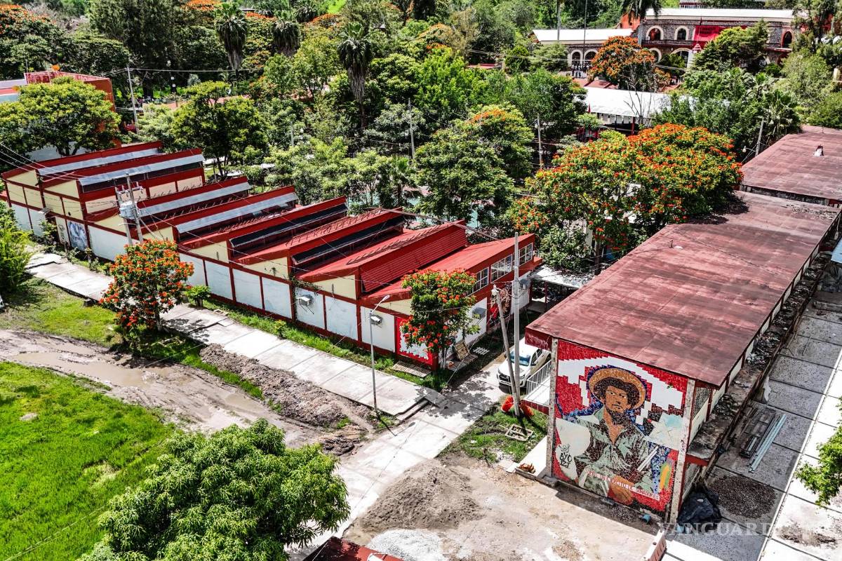 $!Vista aérea de la escuela normal rural de Ayotzinapa 'Raúl Isidro Burgos' en el municipio de Tixtla, en el estado de Guerrero (México).