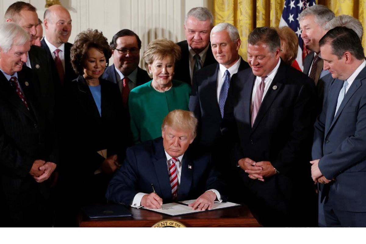 Trump lanza iniciativa para privatizar el control del tráfico aéreo