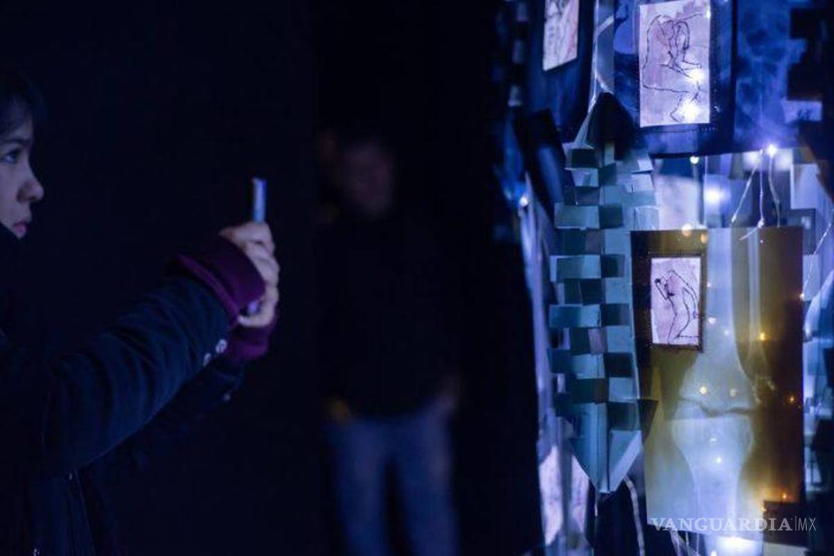 Miriam Medrez exhibe escultura hecha con radiografías de enfermos en Monterrey