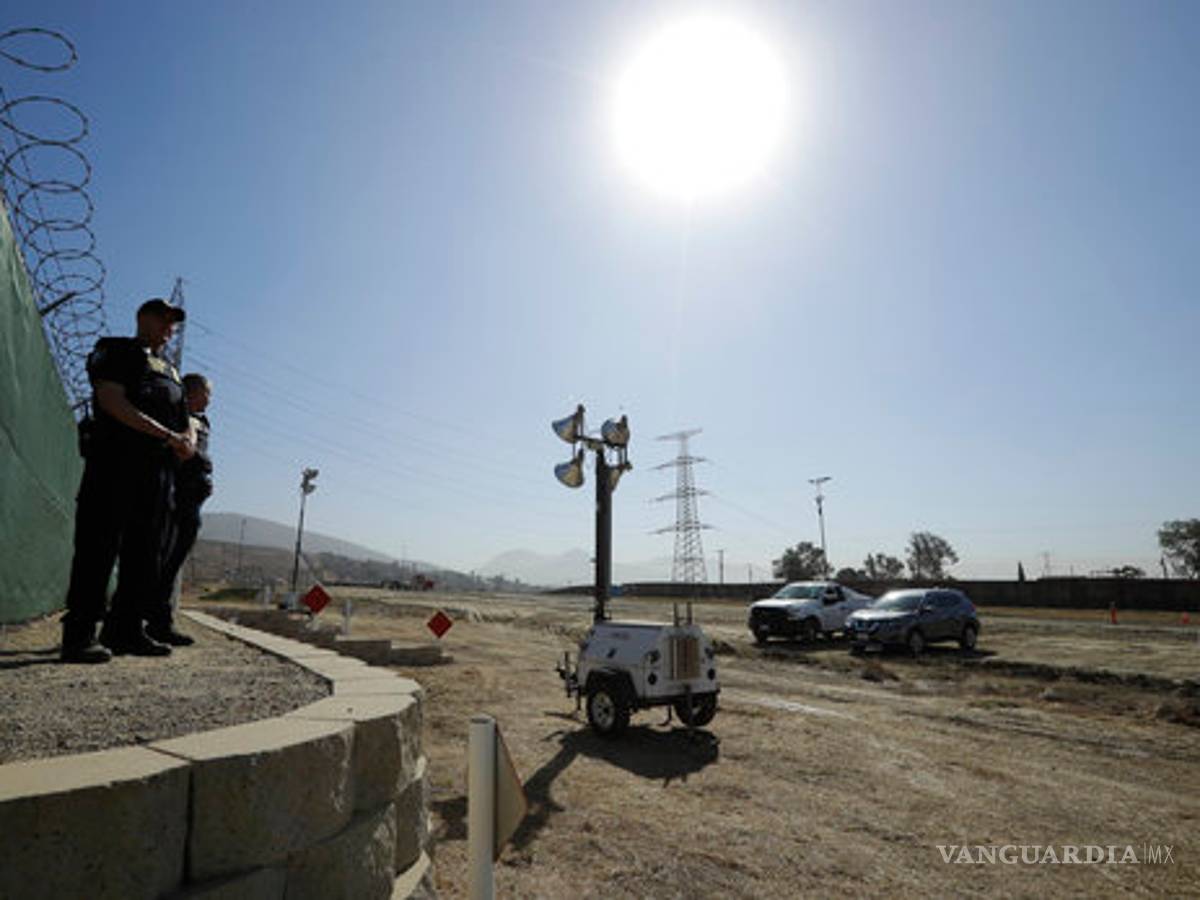 $!Toman forma prototipos de muro fronterizo en San Diego