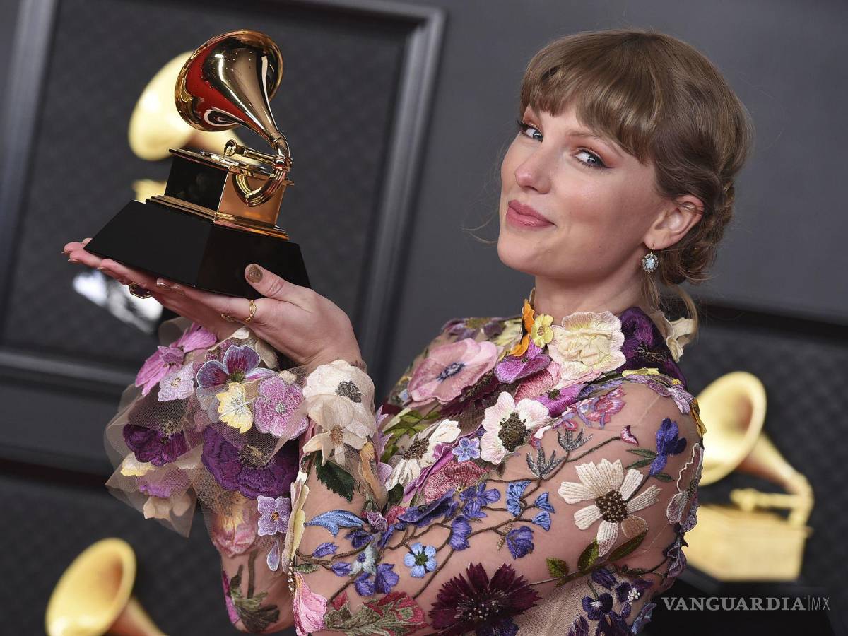 $!La primera fue cuando lanzó el álbum, agregando a Taylor Swift, Jack Antonoff y St. Vincent con un crédito no colaborativo por “1 Step Forward, 3 Steps Back”.