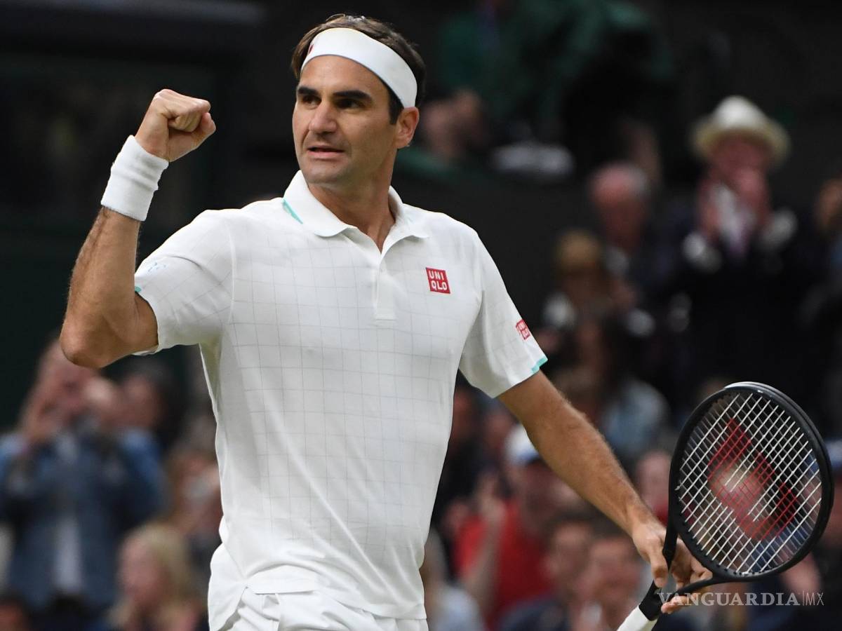 $!Roger Federer de Suiza celebra ganar su partido de cuarta ronda en el Campeonato de Wimbledon, en Londres, Gran Bretaña, el 05 de julio de 2021.