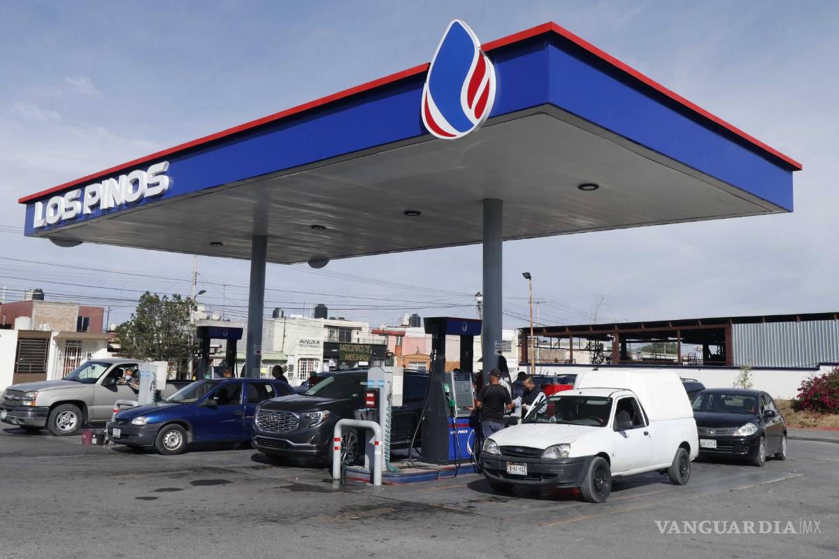 Gasolinera de Saltillo acusada por daño a vehículos se compromete a pagar a víctimas