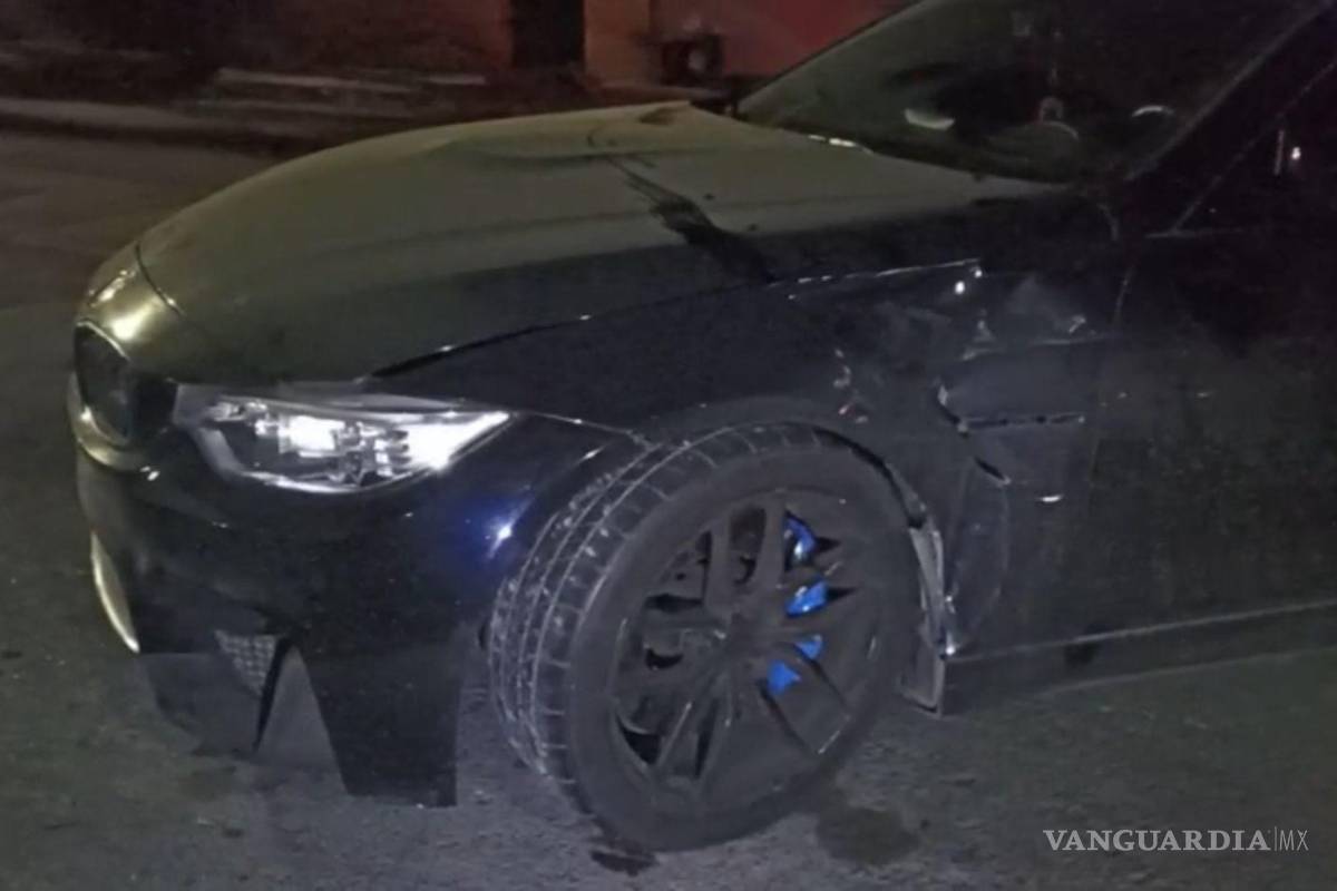 $!Elementos de Tránsito Municipal acordonaron el cruce de las calles Nigromante y Otilio González para facilitar las labores de auxilio y el peritaje correspondiente.