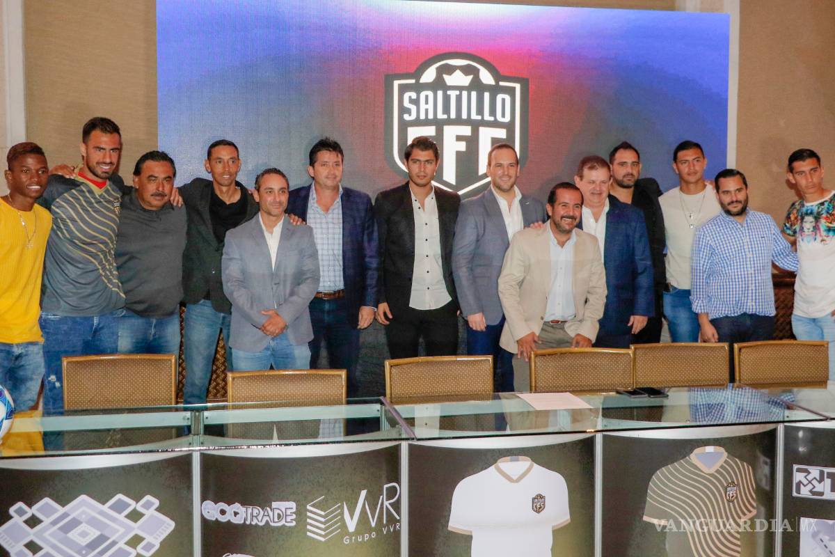 Feliz cumple 442, Saltillo; con equipo de futbol