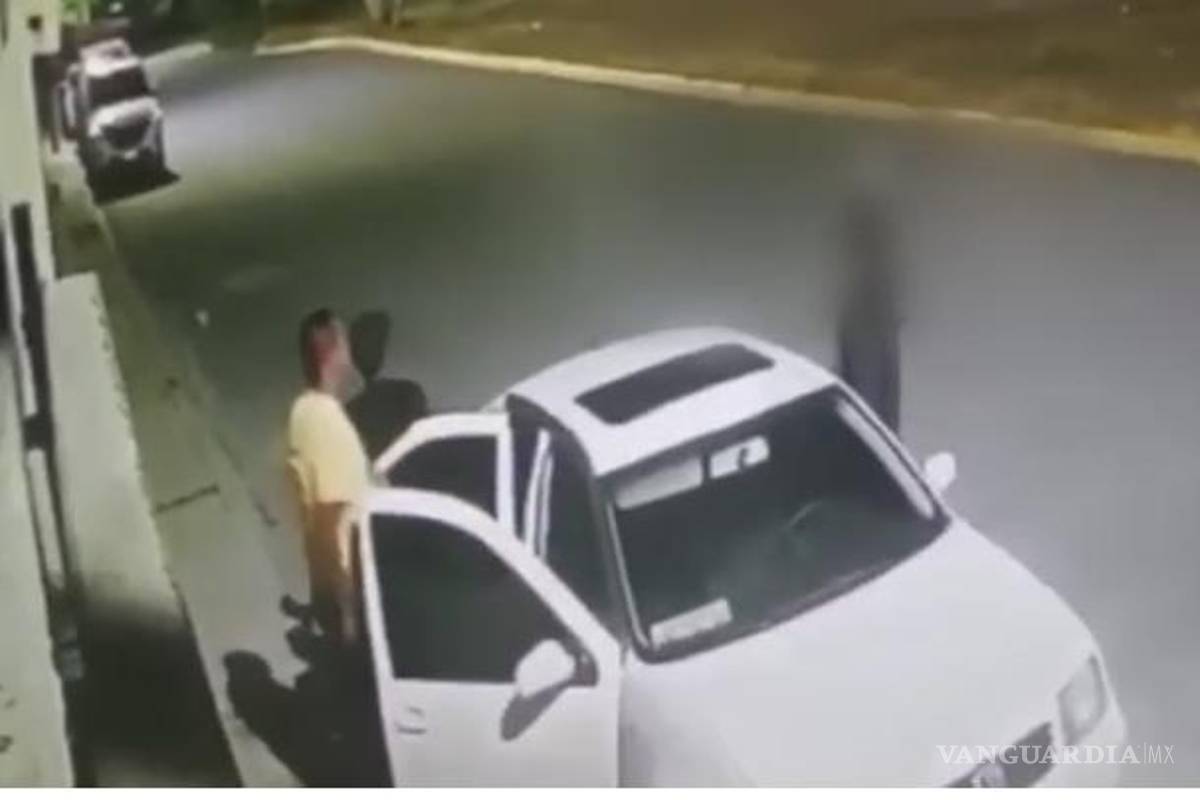 Exhiben a 2 presuntos ladrones de autopartes en Saltillo