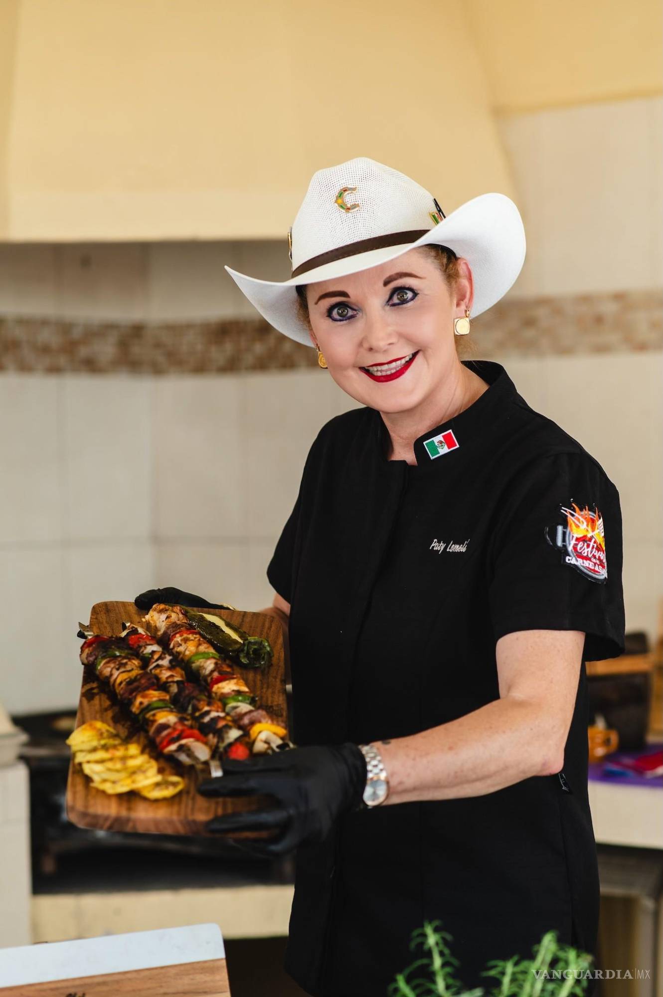 $!Las brochetas listas muestran el sello norteño y equilibrado de la parrilla de Paty.