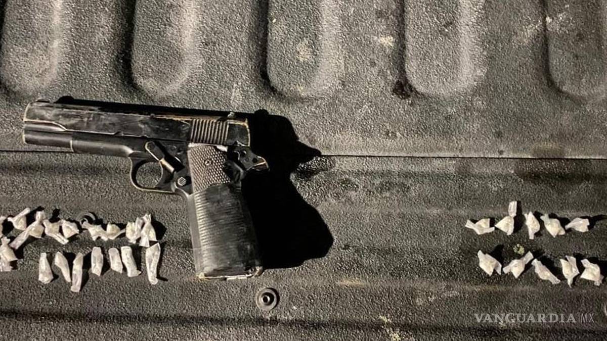 Armados y en posesión de cocaína detienen a dos adolescentes de 14 y 17 años, en Nuevo León