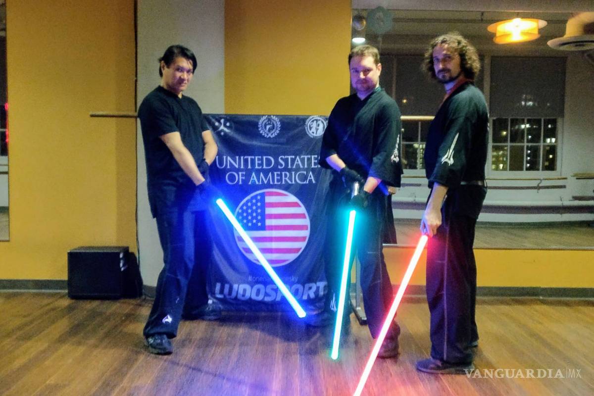 'Si un Jedi quieres ser, a clases de sable láser ir debes'