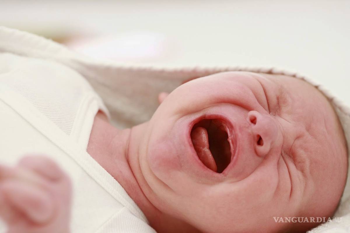 ¿Dejar llorar a los bebés es maltrato infantil?