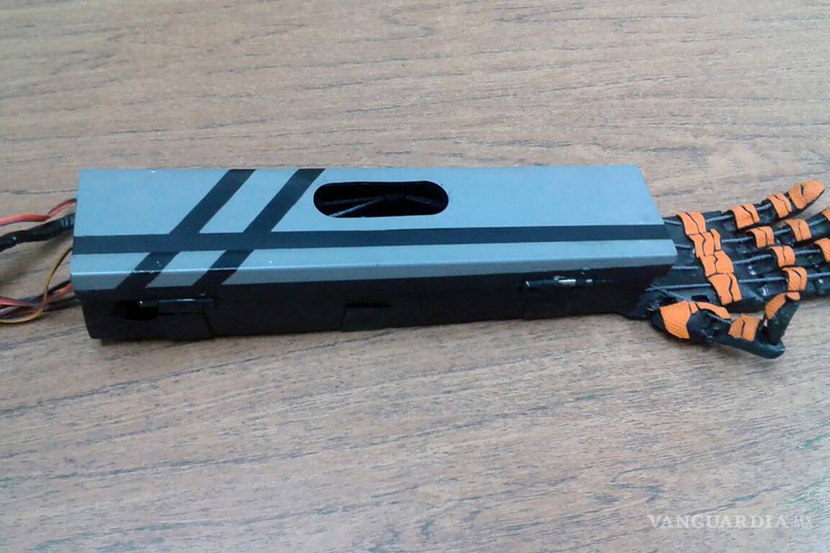 $!Crean estudiantes de Saltillo brazo robótico para uso industrial con potencial de prótesis médica