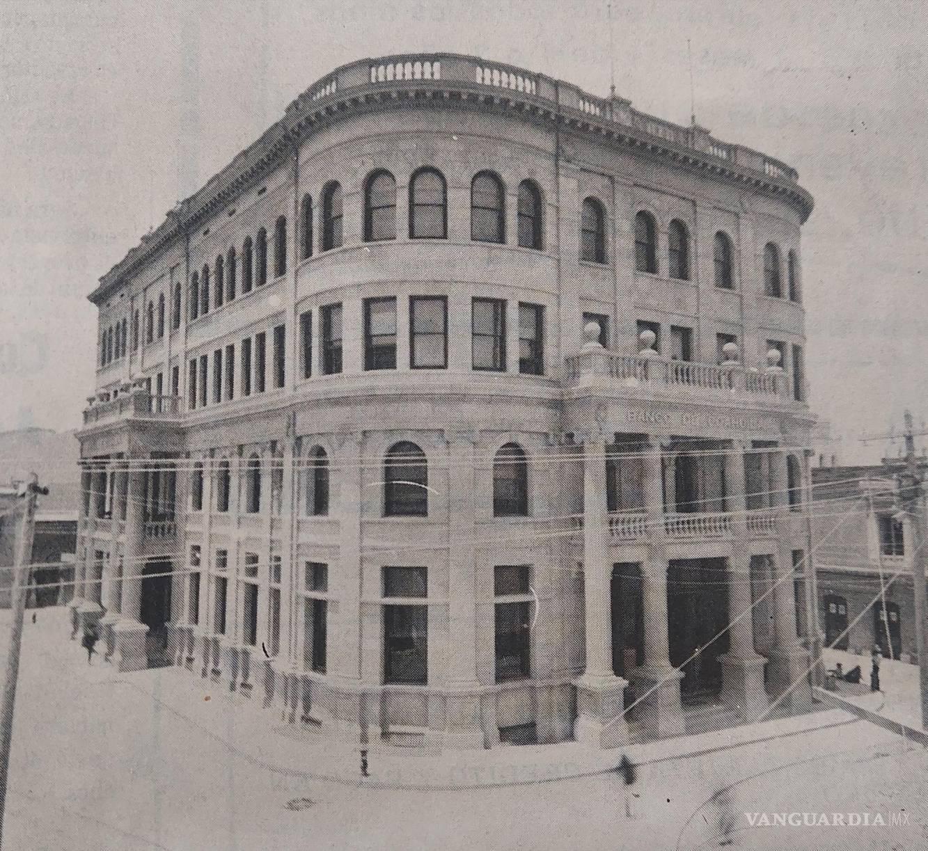$!Banco Coahuila, ubicado en la calle de Allende esquina con Juárez en 1902