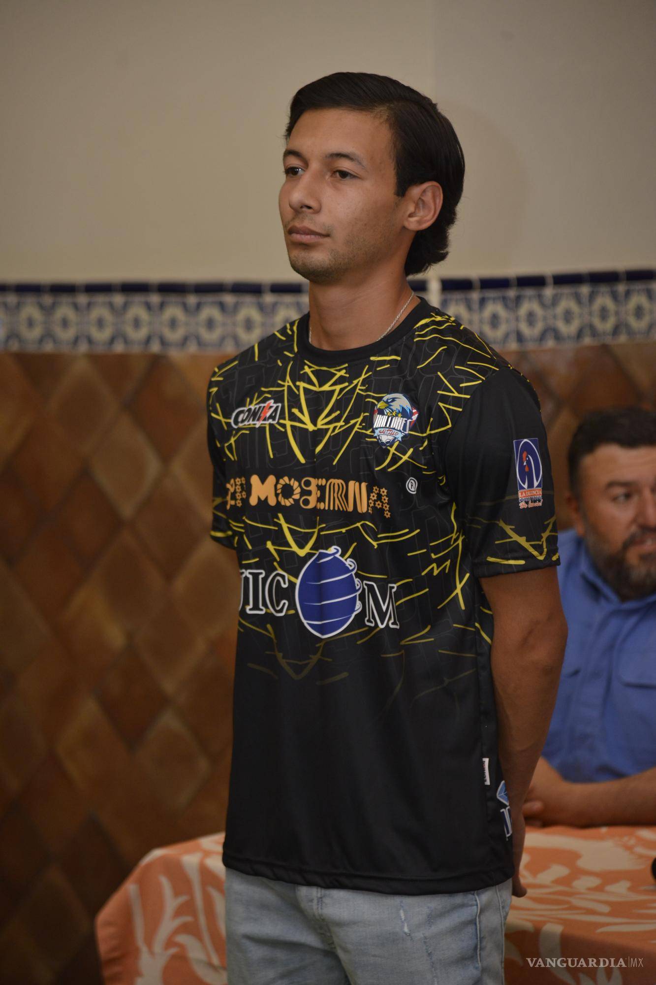 $!El uniforme negro se utilizará para jugar en casa.