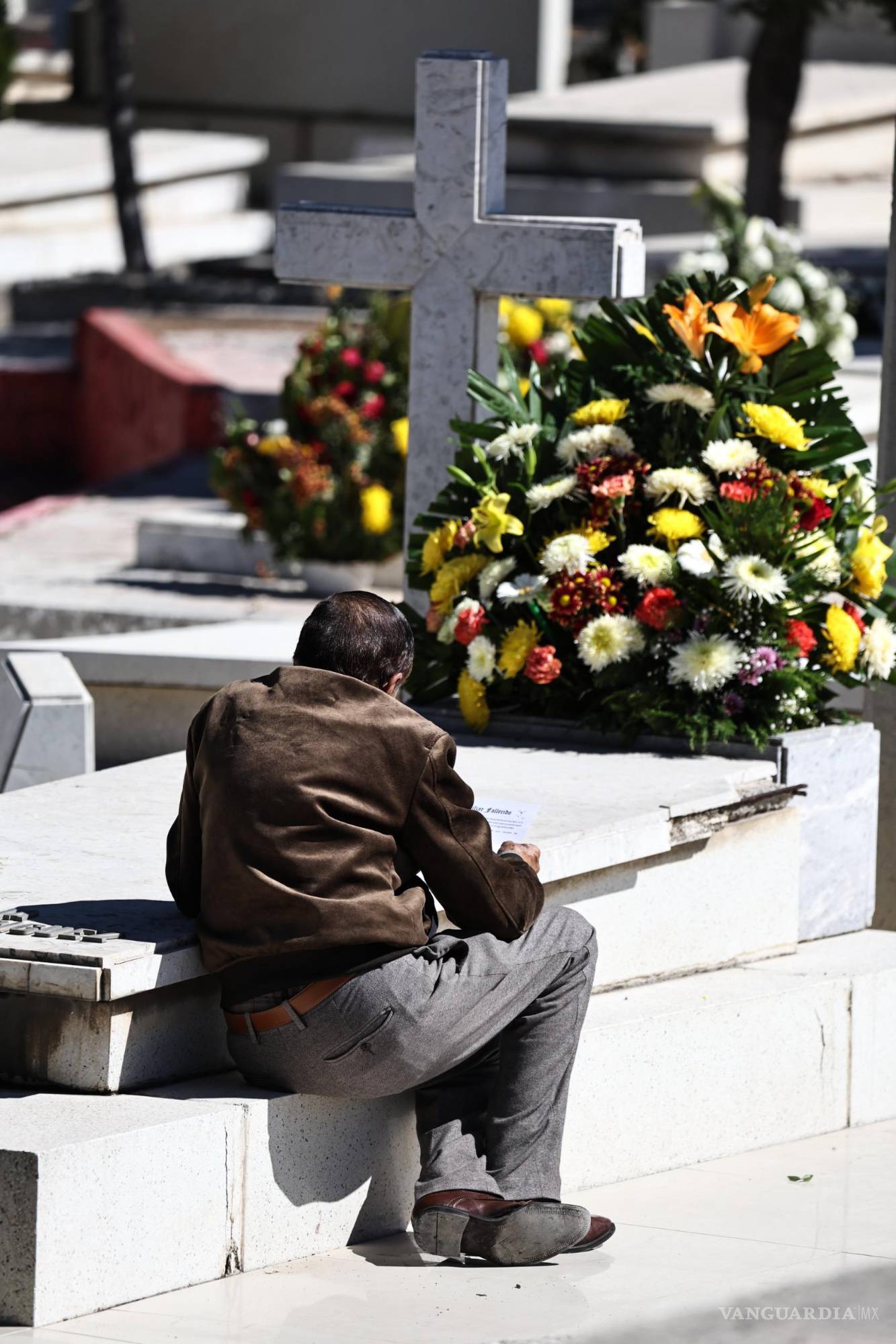 $!La ciudad volvió a reunirse en torno a la memoria de sus muertos, en un Día de Muertos que mezcló fe, comida y convivencia.