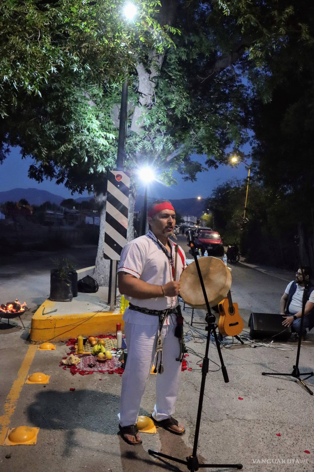 $!Durante la jornada festiva, se realizaron danzas y rituales de agradecimiento como parte del homenaje al nogal de más de 80 años.