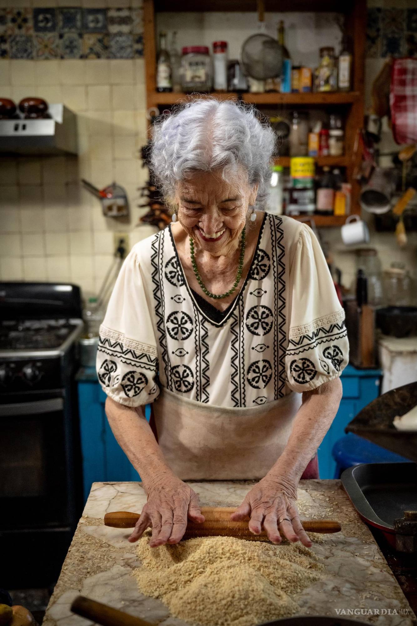 $!María Luisa aprendió a cocinar por necesidad, pero se quedó por amor.