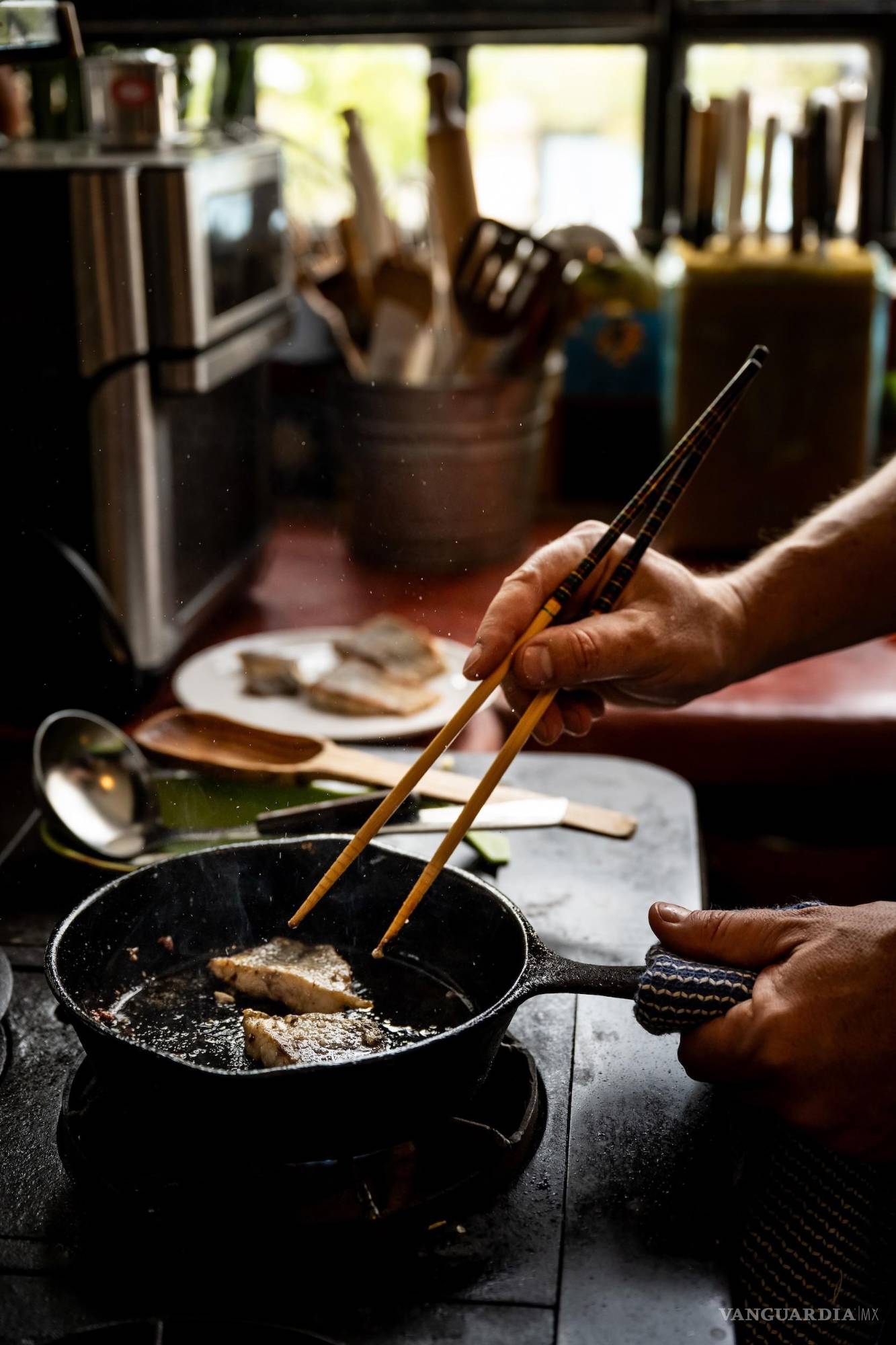 $!Aunque entró a la cocina desde los 10 u 11 años, no trabajó en ello hasta los 19 o 20, en Laredo.