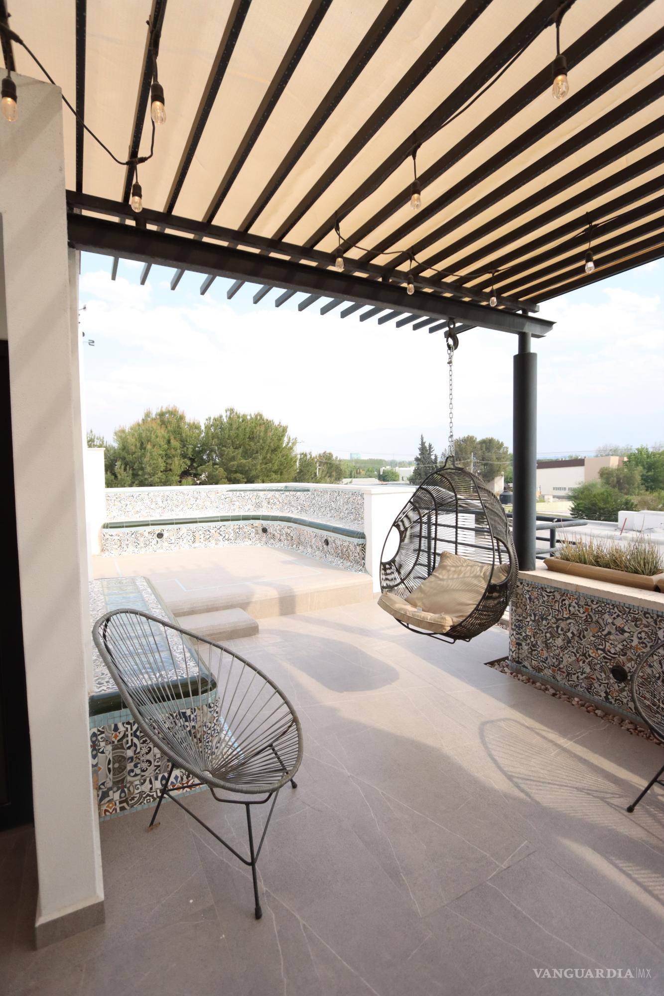 $!El gusto del arquitecto por el acabado artesanal complementa el estilo contemporáneo de toda la casa.