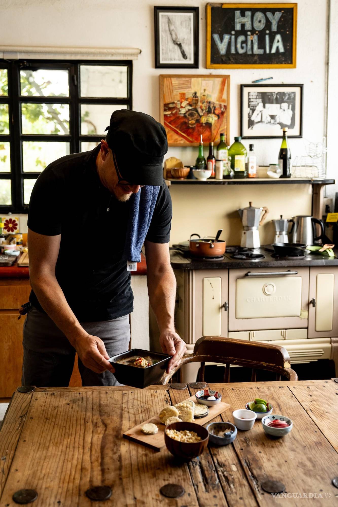 $!Vivir en el extranjero lo llevó de vuelta a la gastronomía mexicana.