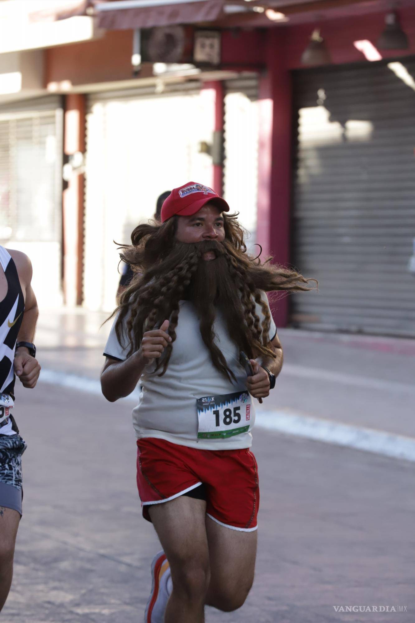 $!Varias personas optaron disfrazarse como Forrest Gump, tal como lo hizo el apodado “Pepe Picas”.