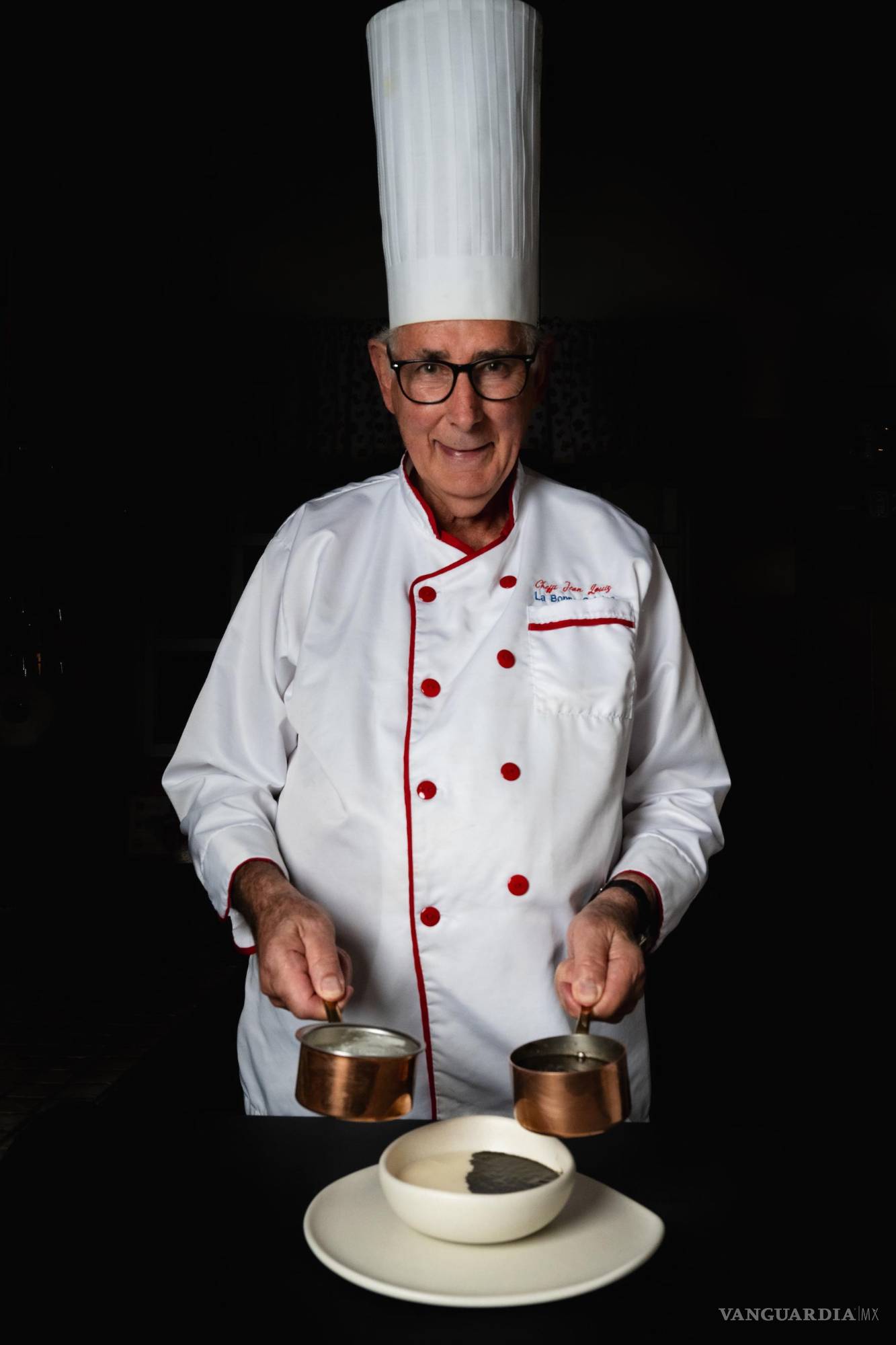 $!En su hogar de estilo francés, el chef transforma ingredientes simples en alta cocina.