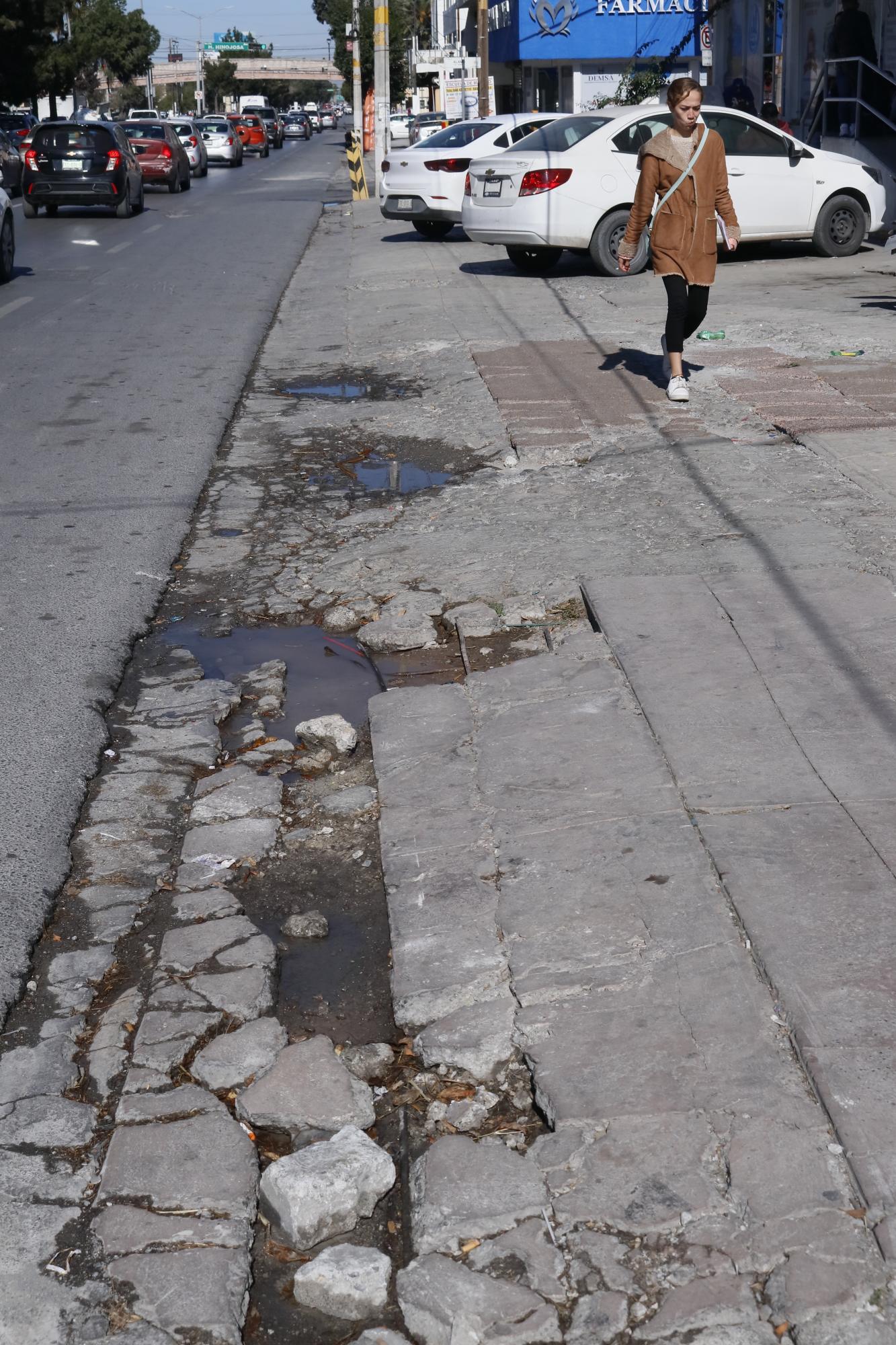 $!La transformación del bulevar Venustiano Carranza: un análisis detallado de su infraestructura peatonal.