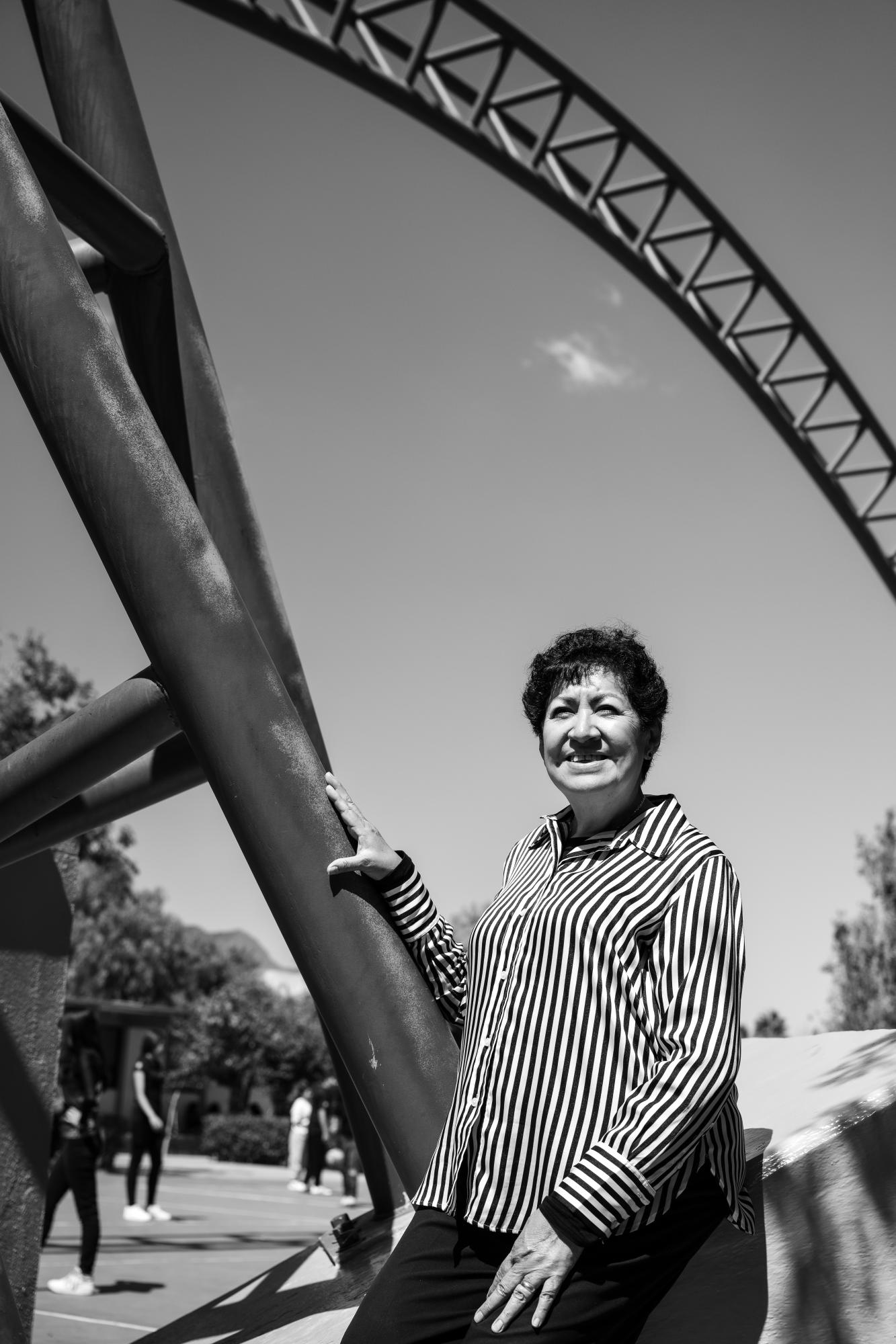 $!Retrato de Teacher Gaby durante el receso de sus alumnos de preparatoria.