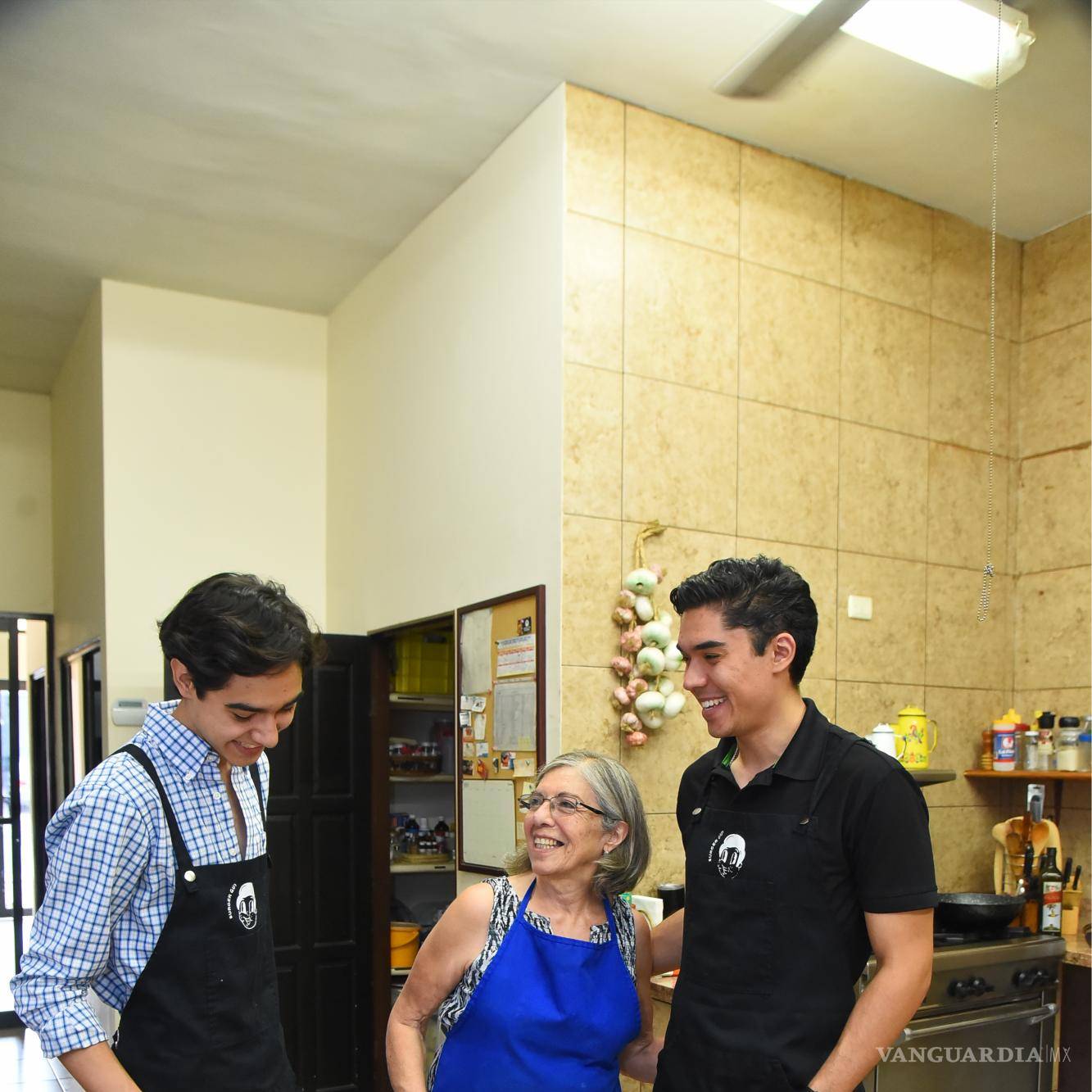 $!Cocinar juntos fortalece su lazo familiar.