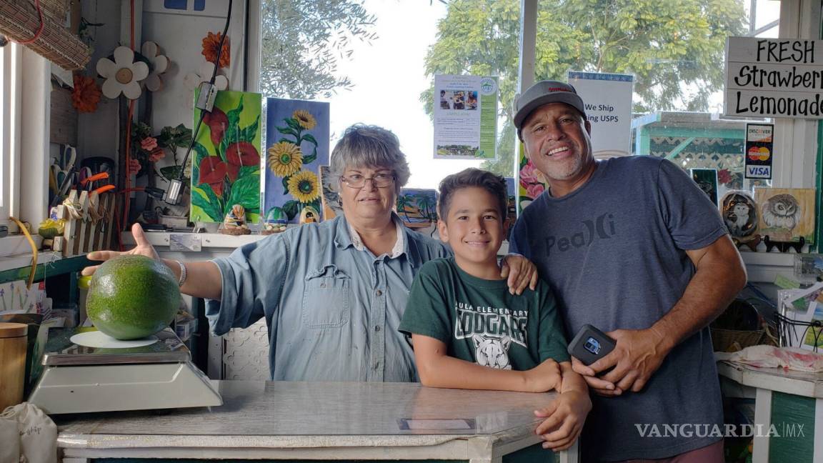 ¡Mucho guacamole!, familia hawaiana consigue el récord del aguacate más pesado