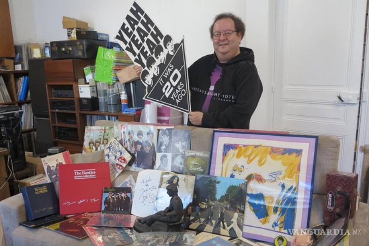 Para financiar su jubilación, subasta su colección de Los Beatles en París