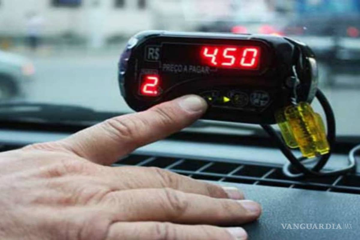 Así es como los taxistas alteran los taxímetros para cobrarte más