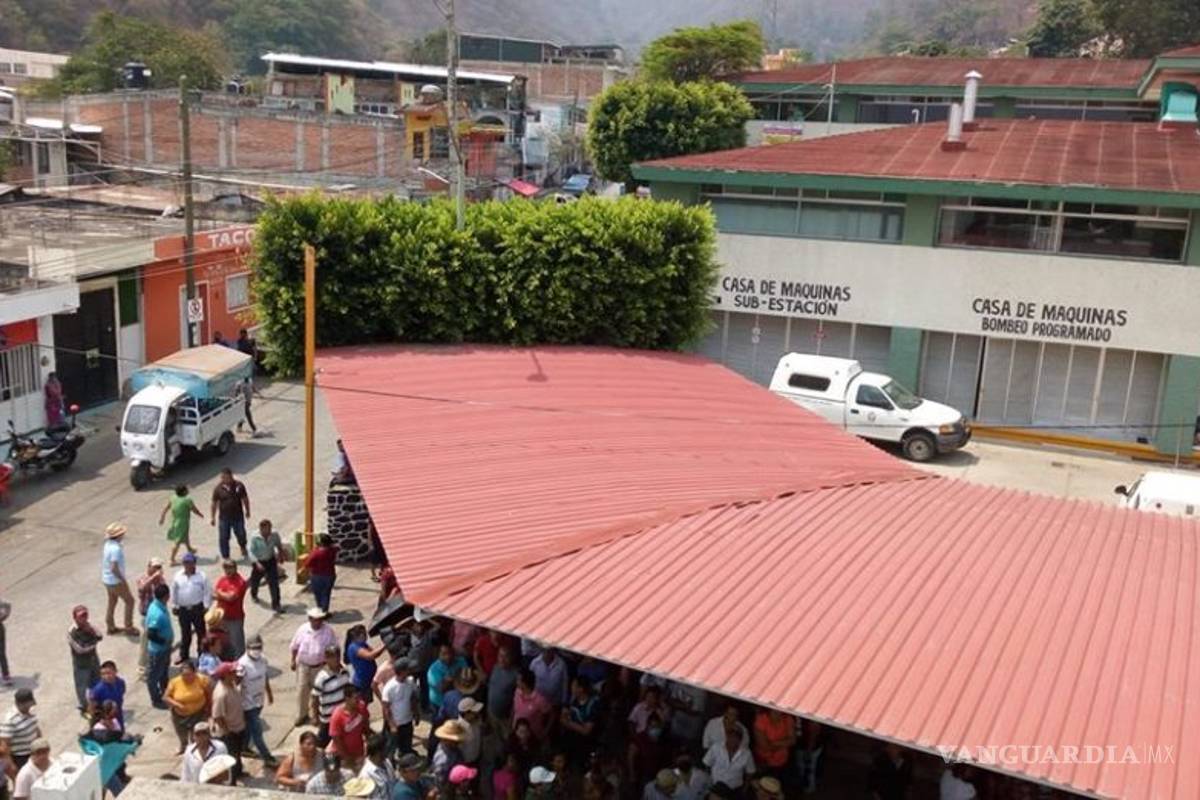 $!“COVID-19 no existe”, pobladores exigen levantar la cuarentena en Chiapas