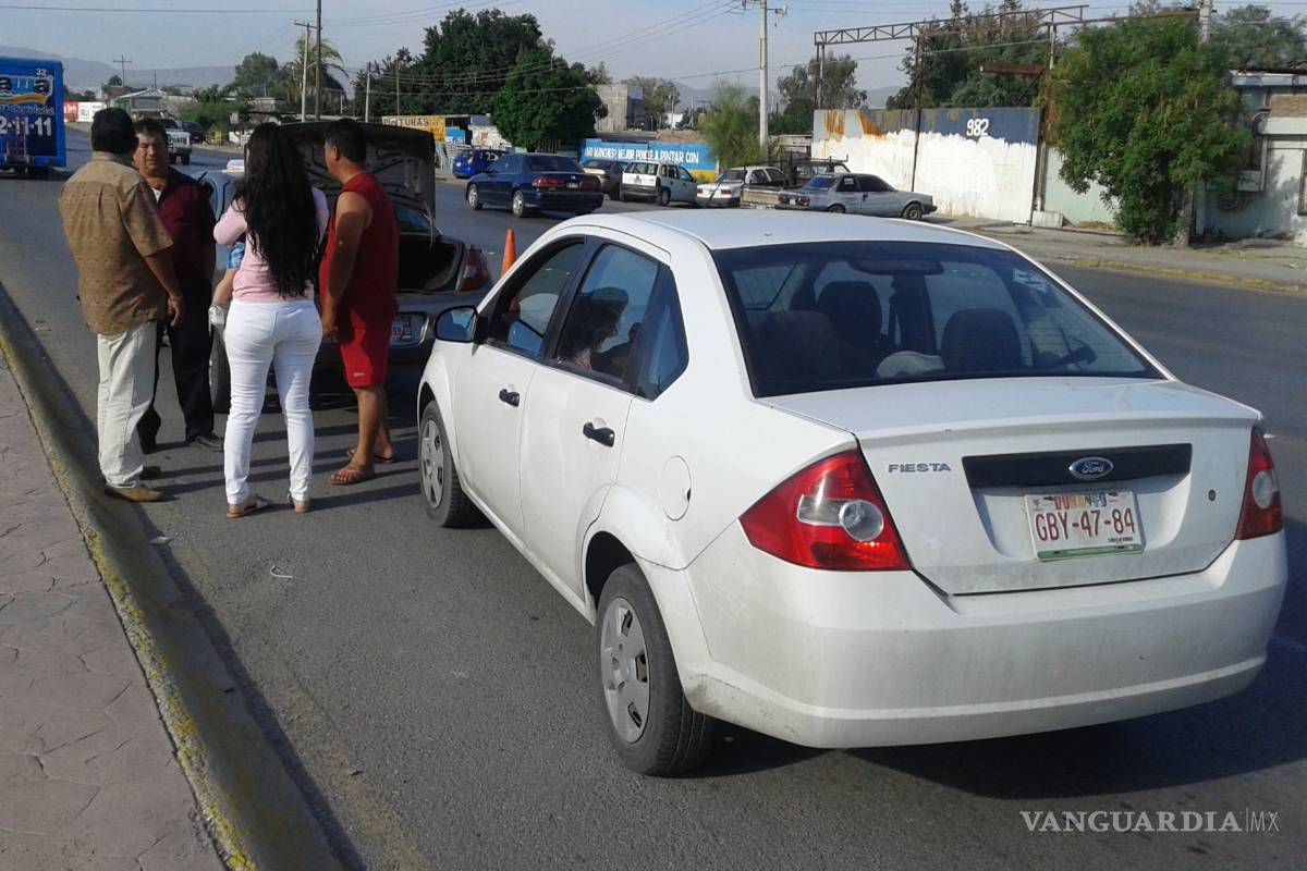 Detienen a mujer por agredir a camarógrafo en Torreón